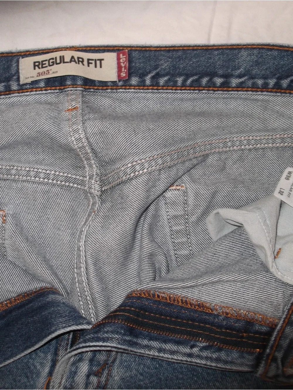 Lot of 2 Levi’s 36x32 505 Medium Wash & Signature Light Wash Straight Leg Jeans